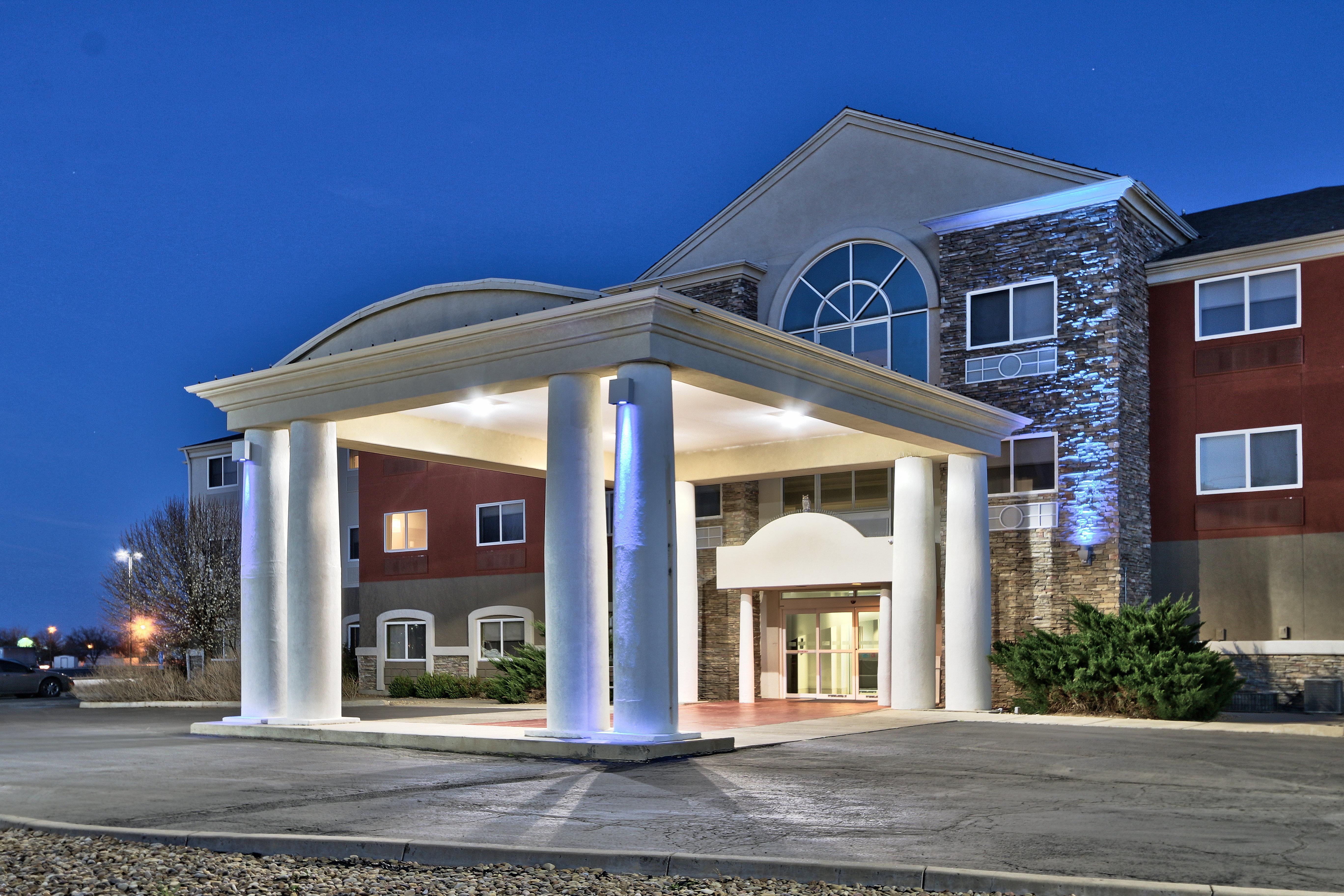 Holiday Inn Express & Suites Portales By Ihg Exterior foto